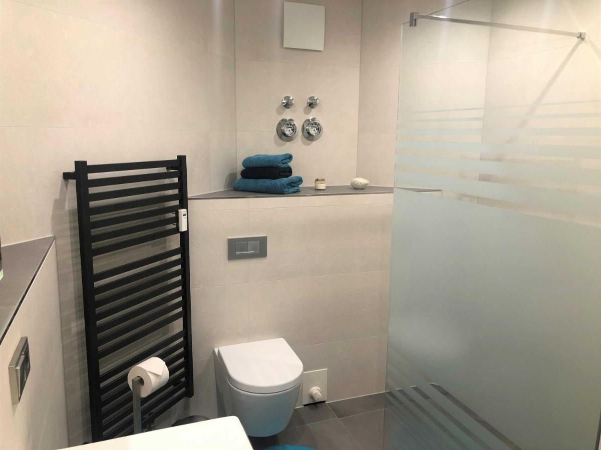 Ferienwohnung Lena Mit Terrasse Und Tiefgarage 코세로우 외부 사진